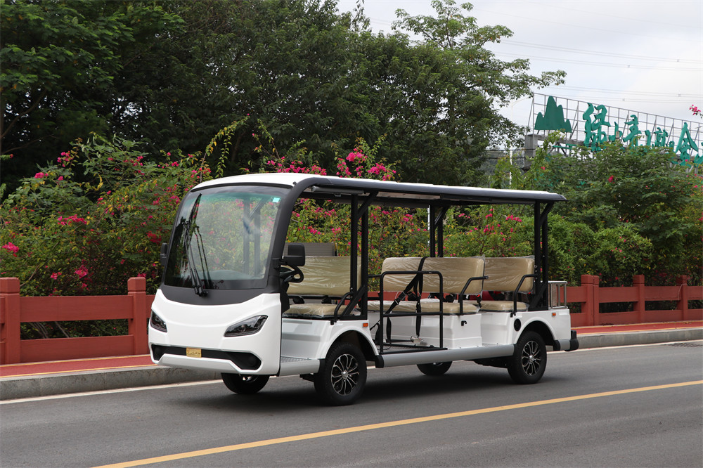 帶手動折疊式輪椅上車導板的電動車